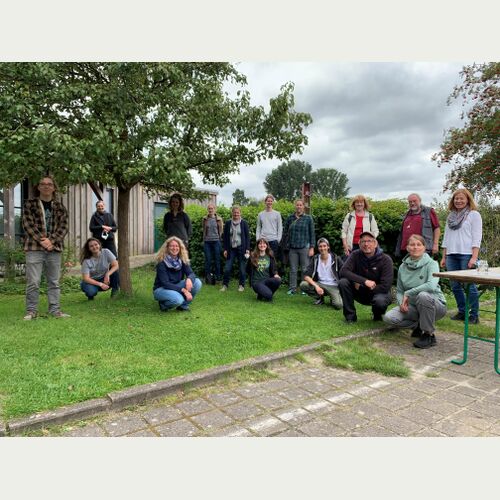 Bestanden: Der erste Bronze-Kurs Feldbotanik unter Leitung von Dr. Kristin Ludewig (4.v.l.)